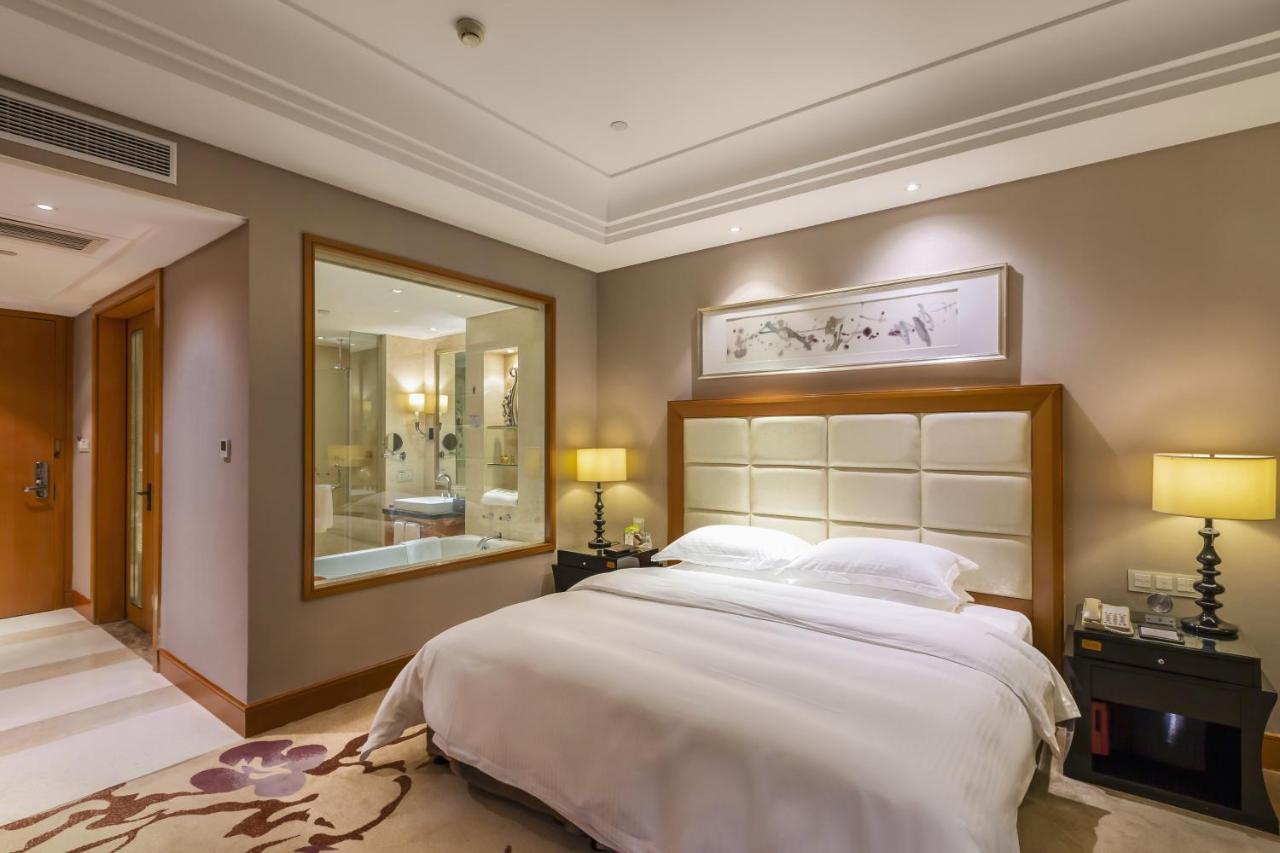 מלון Wyndham Xinyang Downtown מראה חיצוני תמונה