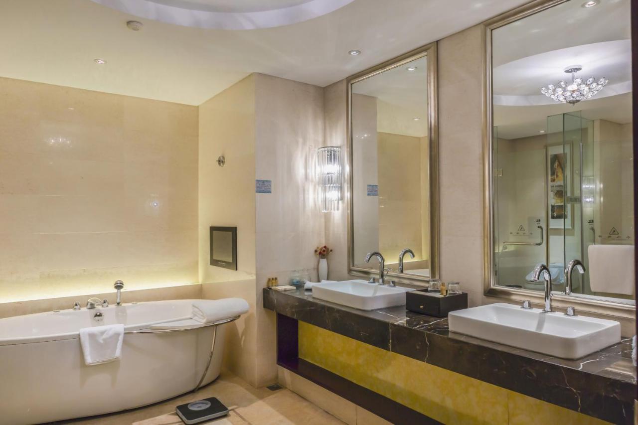 מלון Wyndham Xinyang Downtown מראה חיצוני תמונה