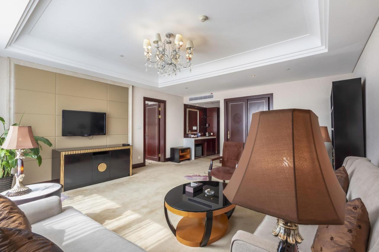 מלון Wyndham Xinyang Downtown מראה חיצוני תמונה