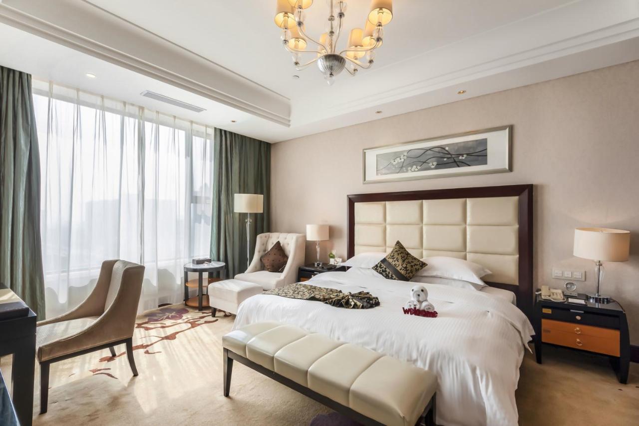 מלון Wyndham Xinyang Downtown מראה חיצוני תמונה