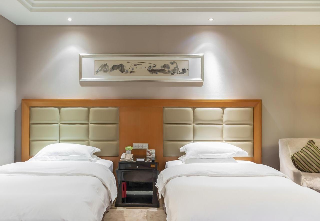מלון Wyndham Xinyang Downtown מראה חיצוני תמונה