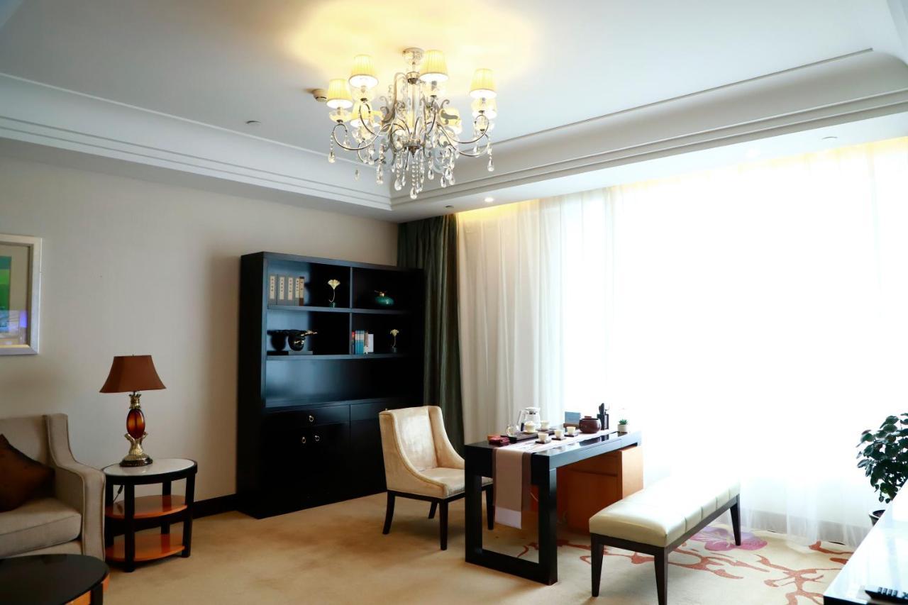 מלון Wyndham Xinyang Downtown מראה חיצוני תמונה