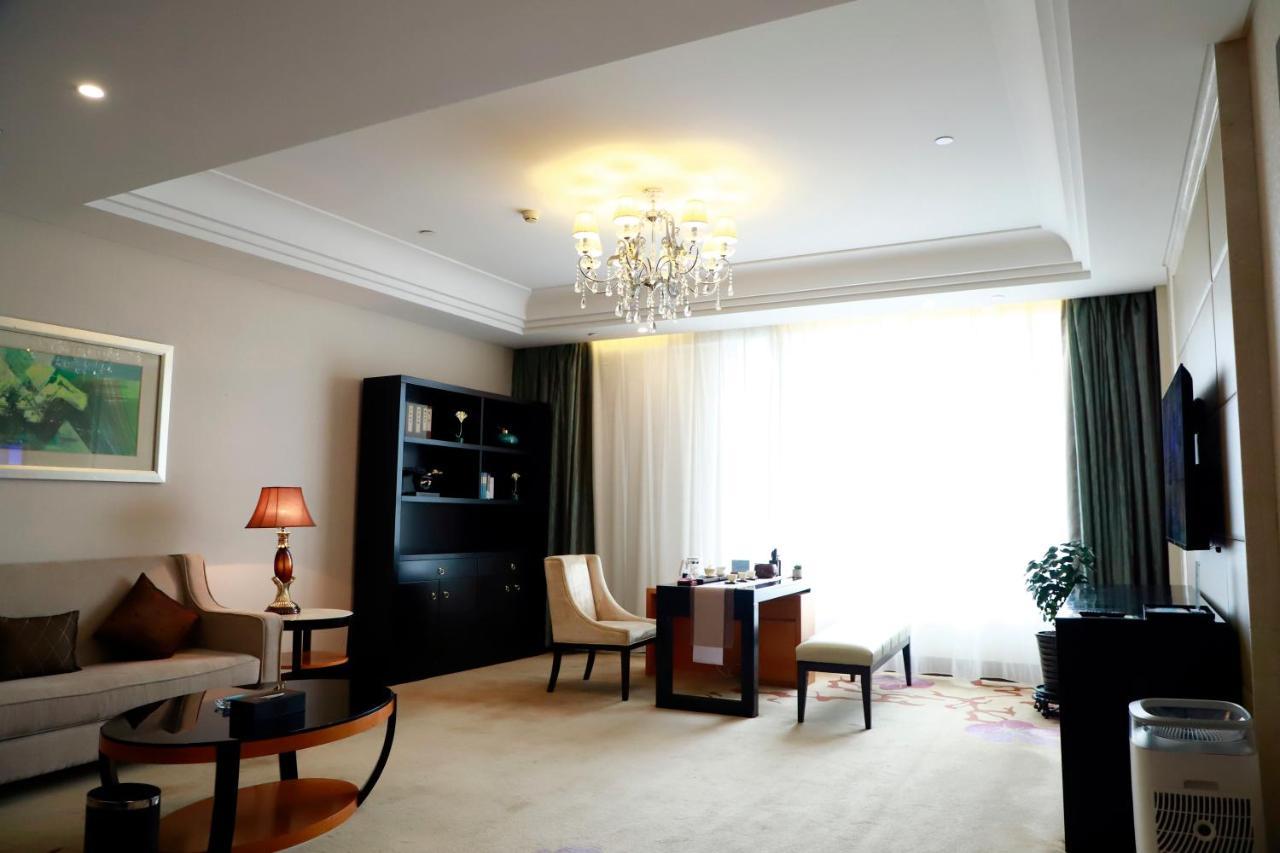 מלון Wyndham Xinyang Downtown מראה חיצוני תמונה