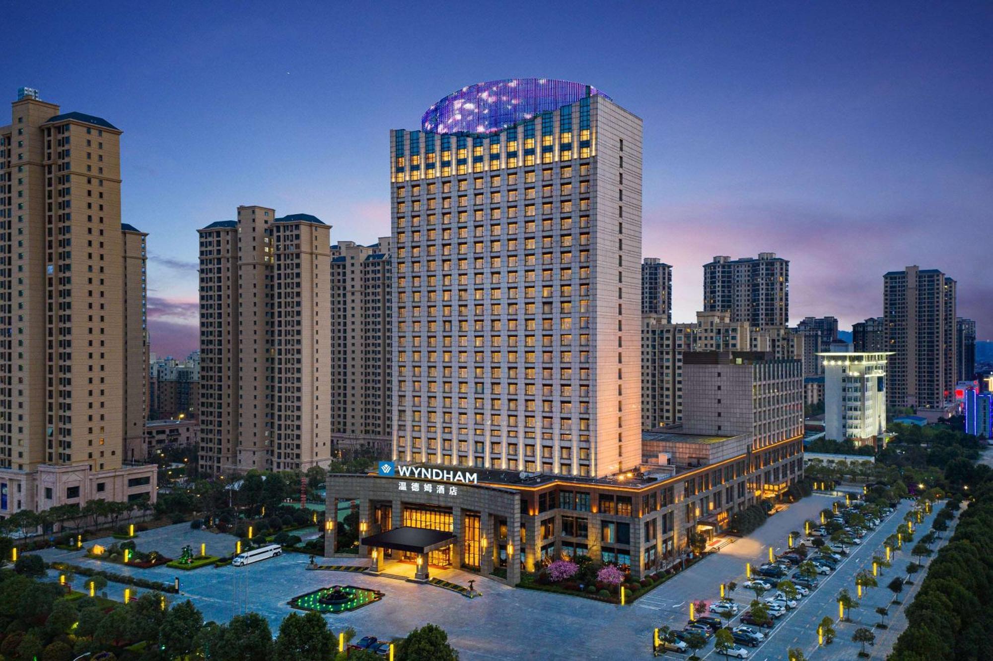 מלון Wyndham Xinyang Downtown מראה חיצוני תמונה