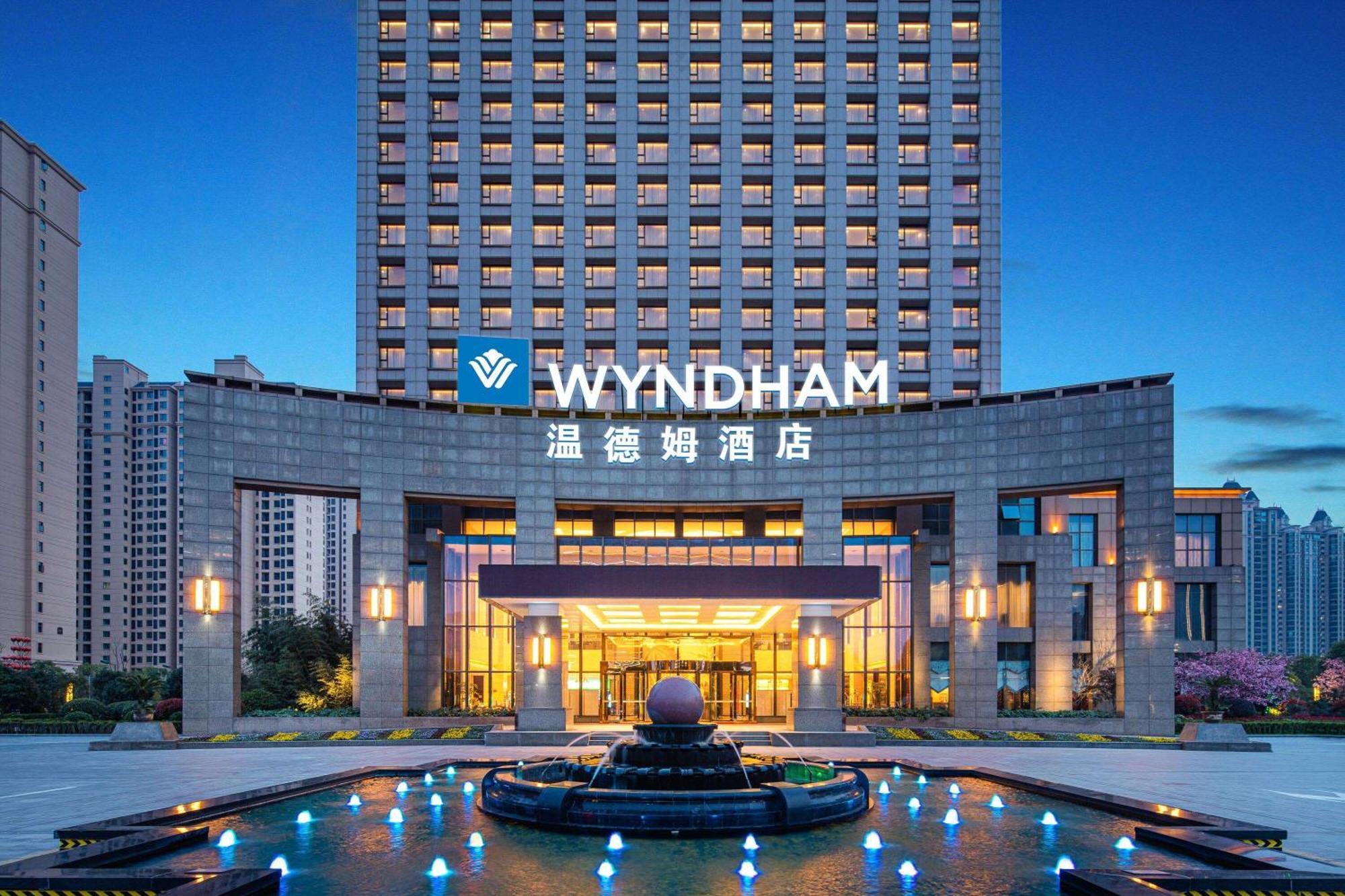 מלון Wyndham Xinyang Downtown מראה חיצוני תמונה
